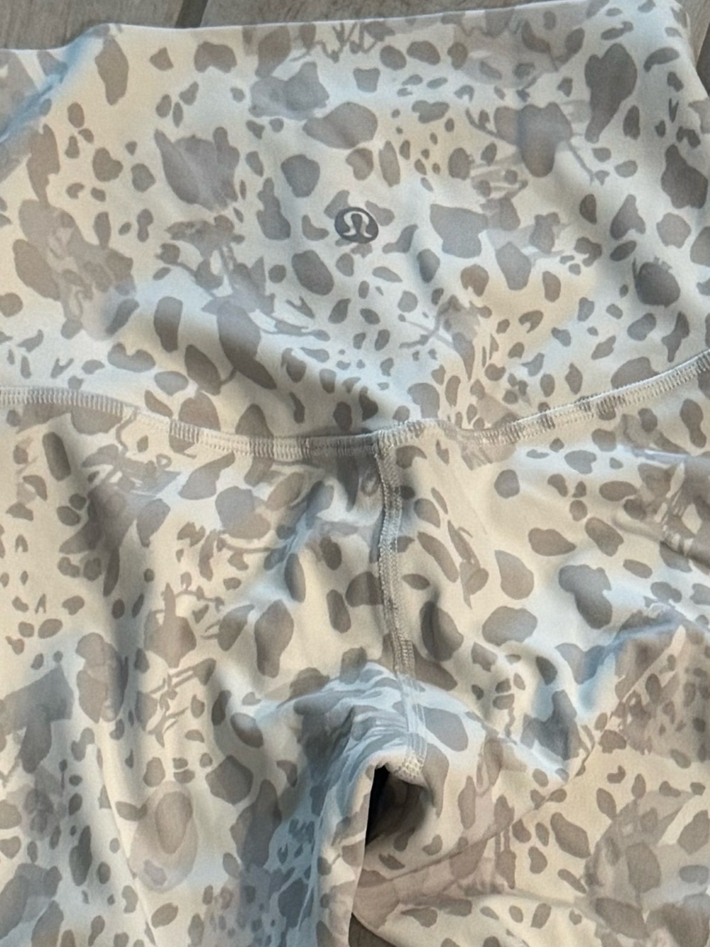Lululemon Align High Rise Crop 17” Cheetah Camo Antique White Leggings Sz 2 - Picture 3 of 4